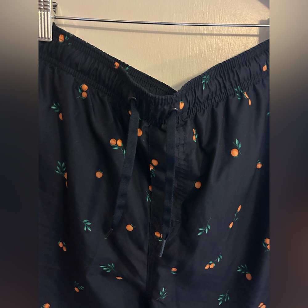 ⭐️Men’s Old Navy Orange Pattern Swim Trunks - Picture 7 of 8